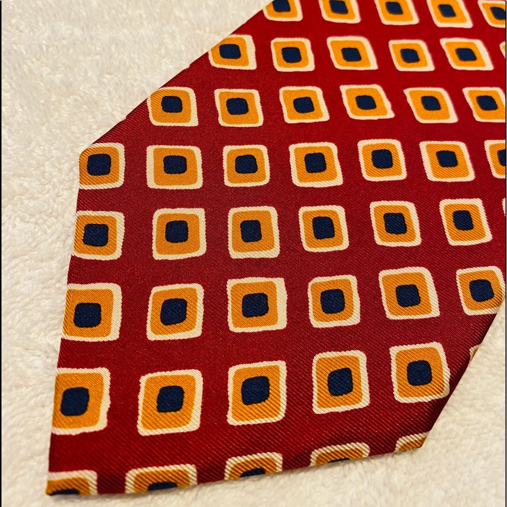 Brand New Stylish Tie By HUNTINGTON